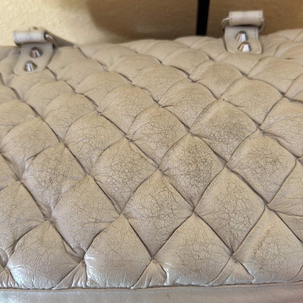 Balenciaga Matelasse Paris quilted  ivory leather handbag with mirror - Picture 14 of 17